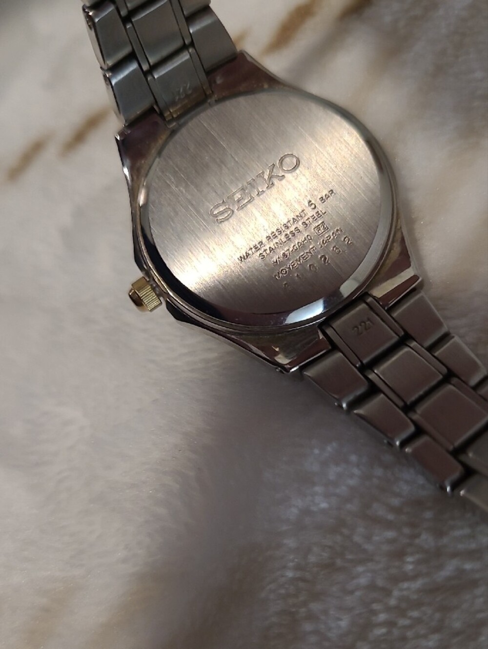 Seiko Two-Tone Solar Watch – White Dial Stainless Steel with Gold Accents Nice - Picture 5 of 5